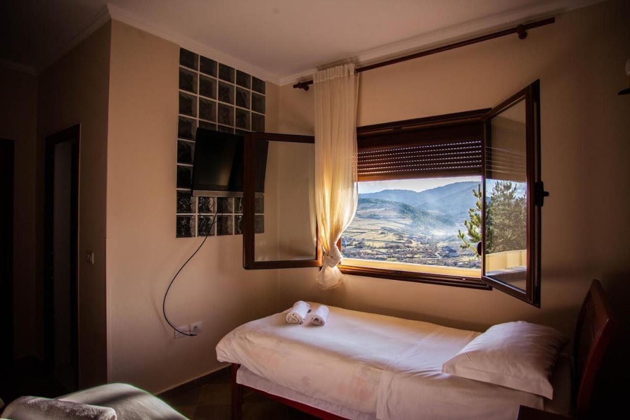 Royal Hotel Voskopoja Kültér fotó